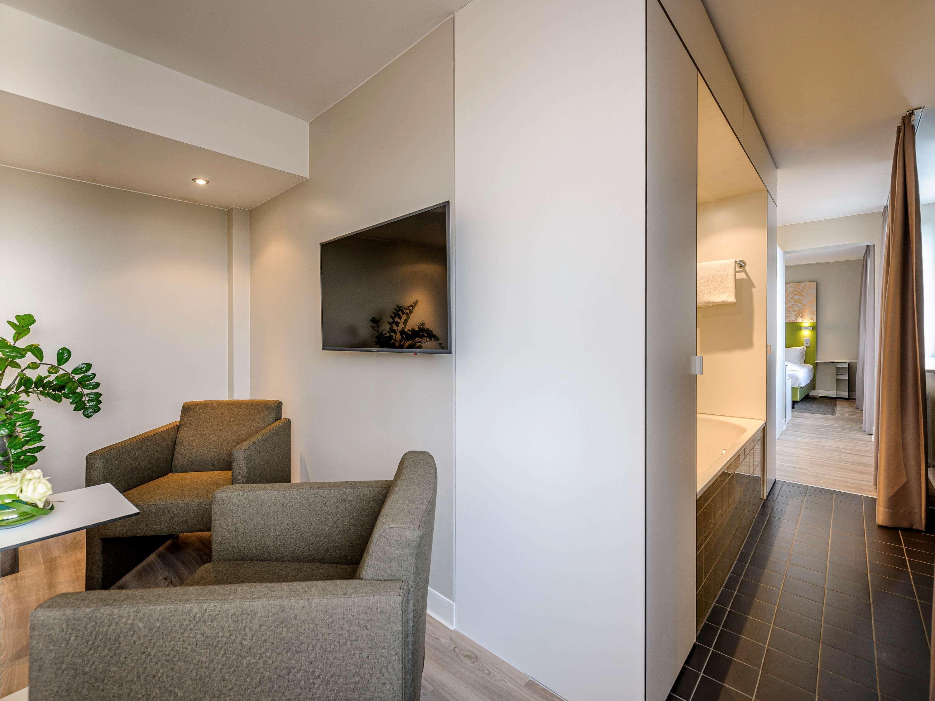 Hotel Congress Mercure An Der Messe 4*