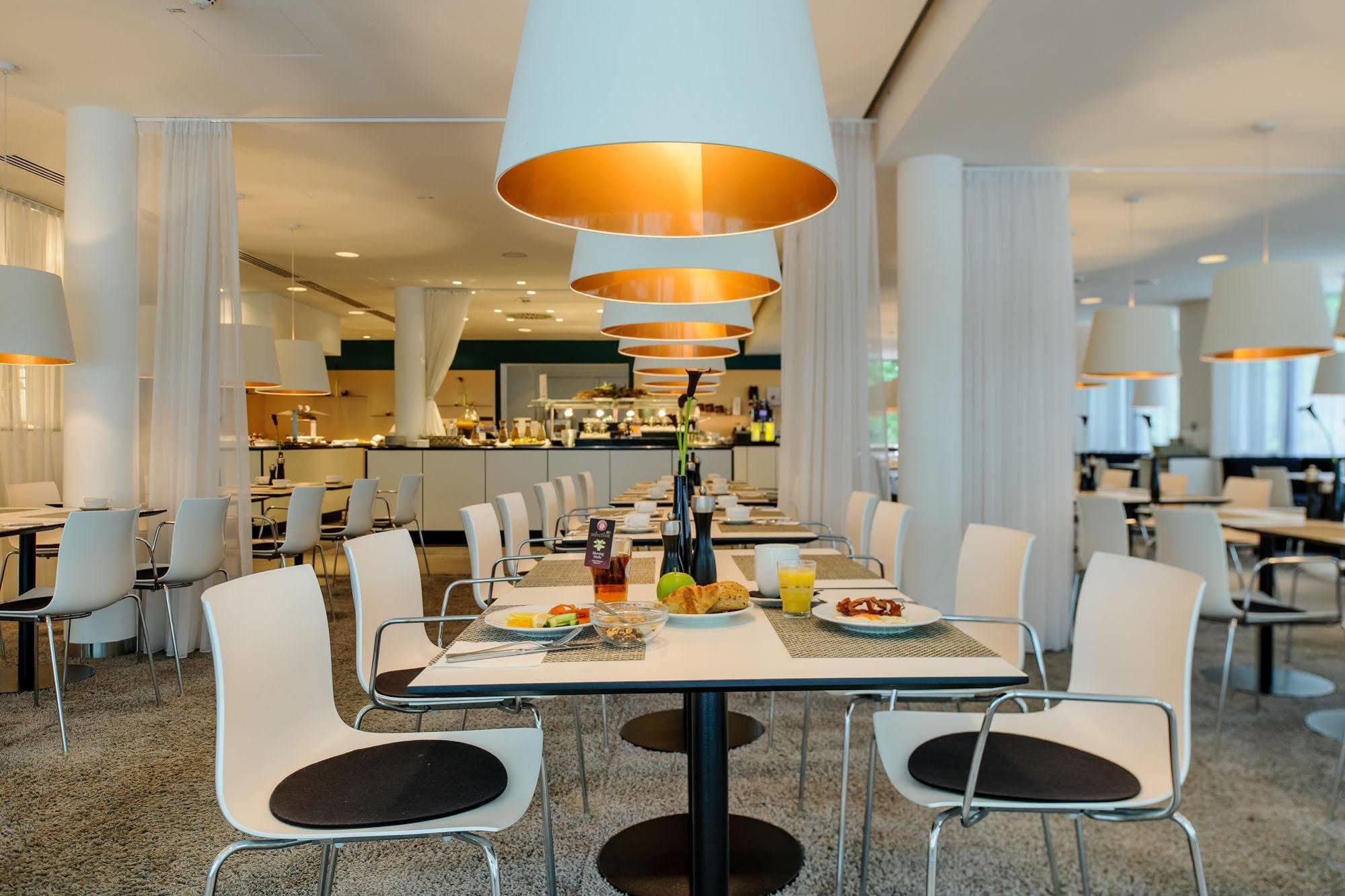 Congress Mercure An Der Messe Hotel