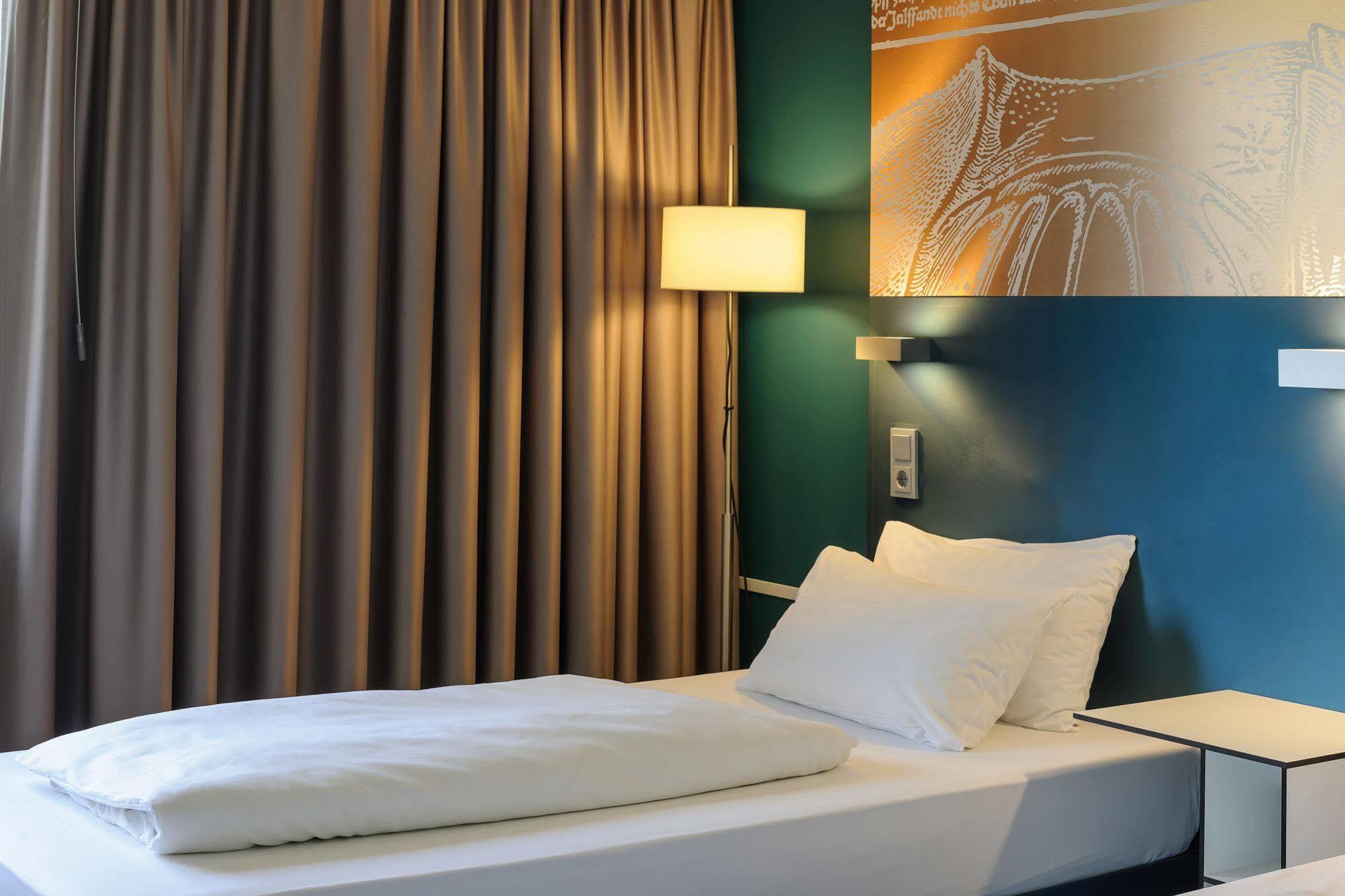 Congress Mercure An Der Messe Hotel 4*